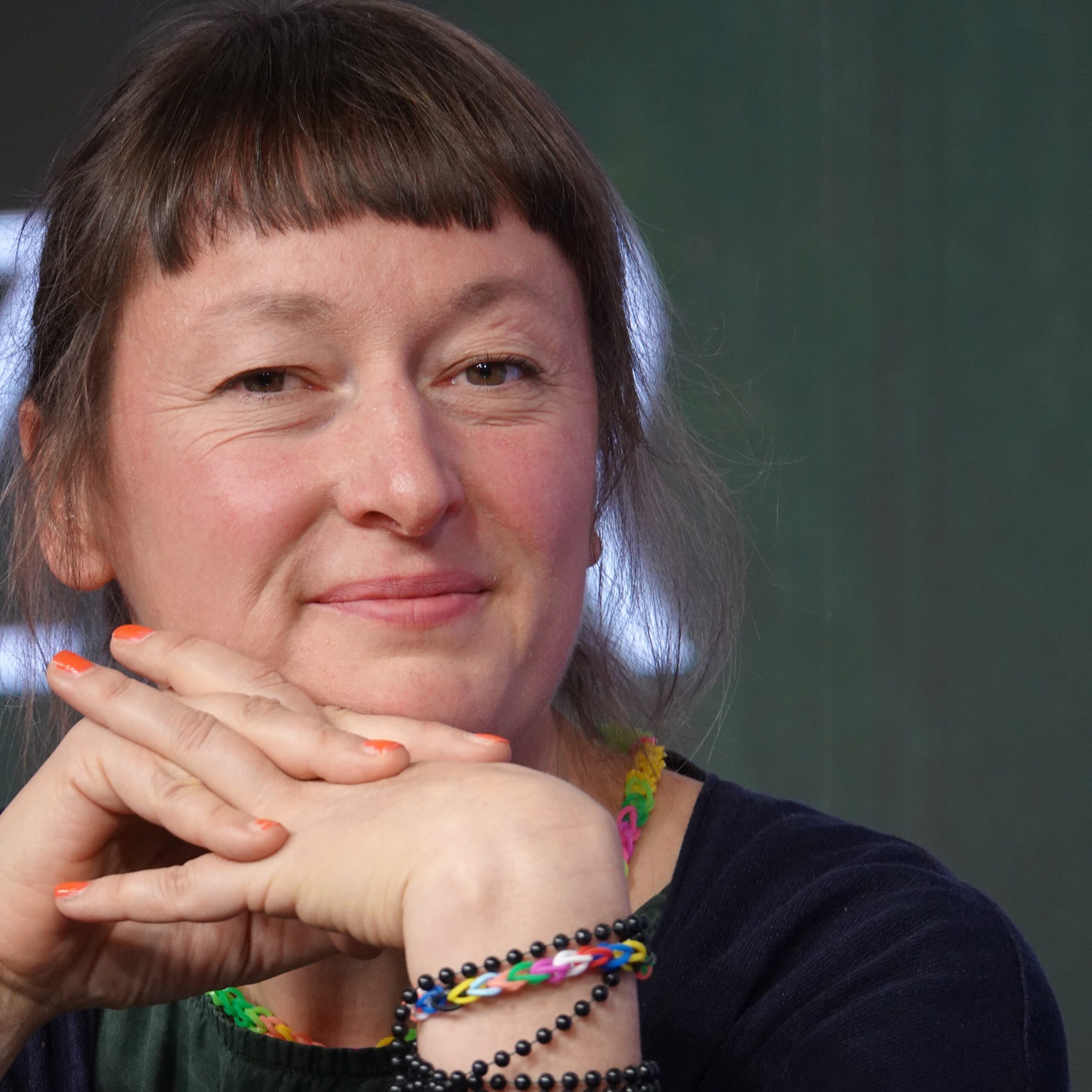 Comic-Zeichnerin Barbara Yelin, Porträt – Gesicht und Hände